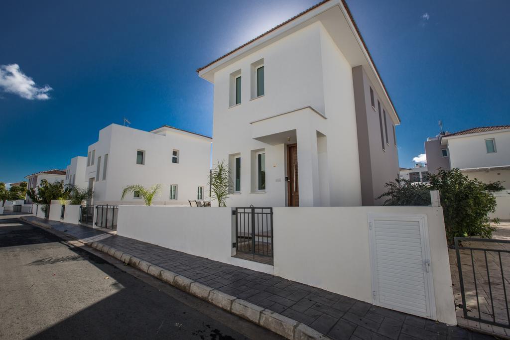 Avra Villas Paralimni Phòng bức ảnh