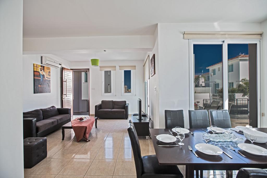 Avra Villas Paralimni Phòng bức ảnh