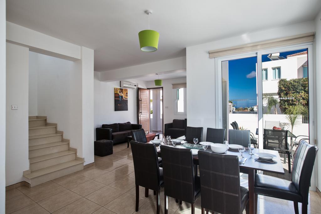 Avra Villas Paralimni Phòng bức ảnh