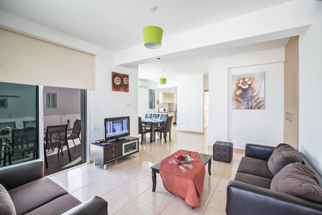 Avra Villas Paralimni Phòng bức ảnh
