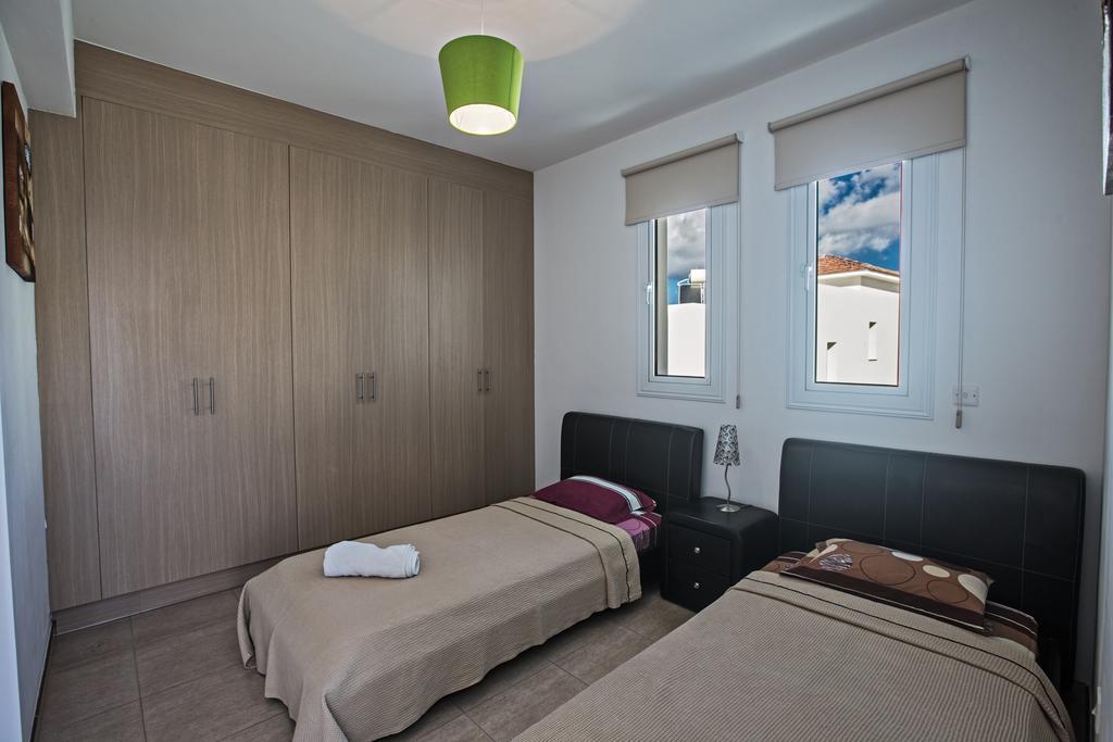 Avra Villas Paralimni Phòng bức ảnh